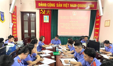 Các Viện KSND quận Hoàn Kiếm, Viện KSND huyện Gia Lâm tổ chức Hội nghị...